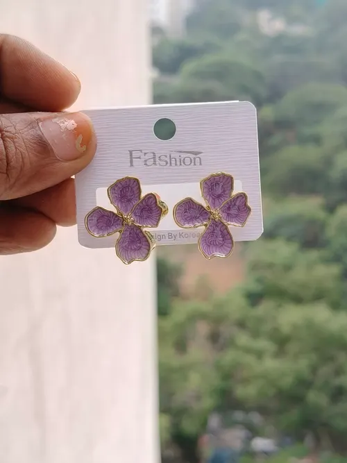 Flower earring stud